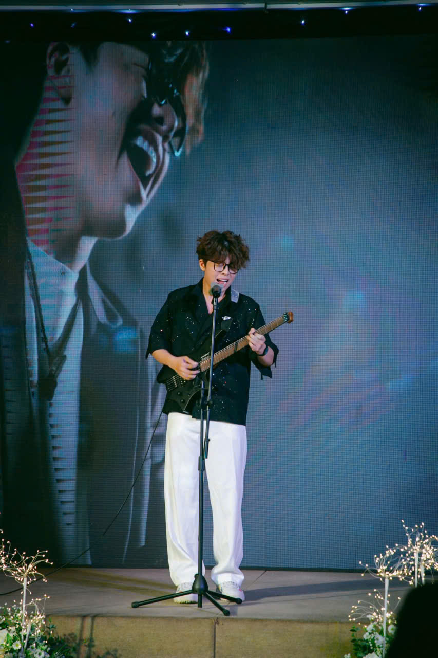 Lee Anh Huy: Chàng sinh viên dành giải thưởng  cuộc thi Âm nhạc quốc tế ra mắt MV mới.