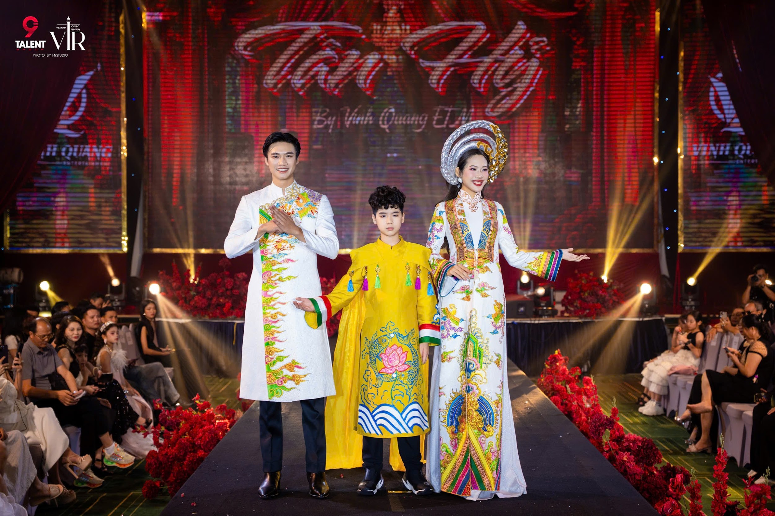 Màn mở màn xuất sắc của Vũ Nhất Đồng cùng Á vương Đinh Sỹ Tú và người đẹp Nguyễn Thu