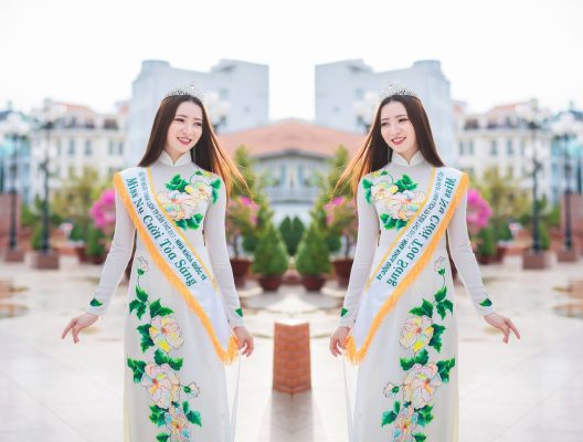 Model Nguyễn Nhật Thảo đẹp tinh khôi thả dáng với áo dài trắng trên phố đón xuân