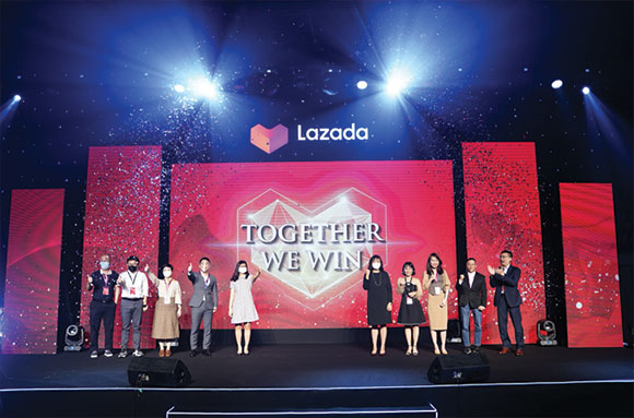 LazMall Brand Awards 2021 tôn vinh 16 thương hiệu phát triển mạnh mẽ và bền vững