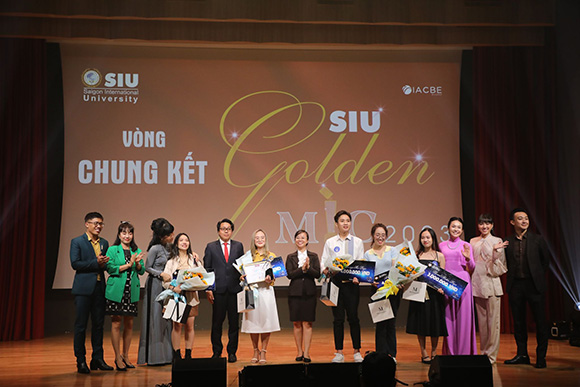 Dàn MC nổi tiếng hội ngộ trong vai trò giám khảo Chung kết SIU GOLDEN MIC 2023