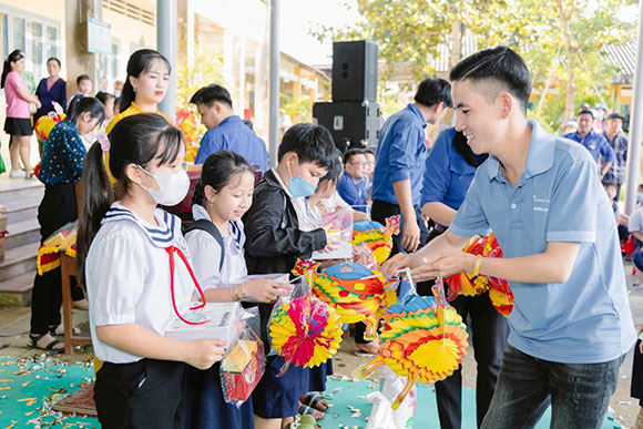 Chương trình “Trung thu cho em” lần thứ 7,  ấm lòng các em nhỏ mùa Trung Thu tại tỉnh Tiền Giang.