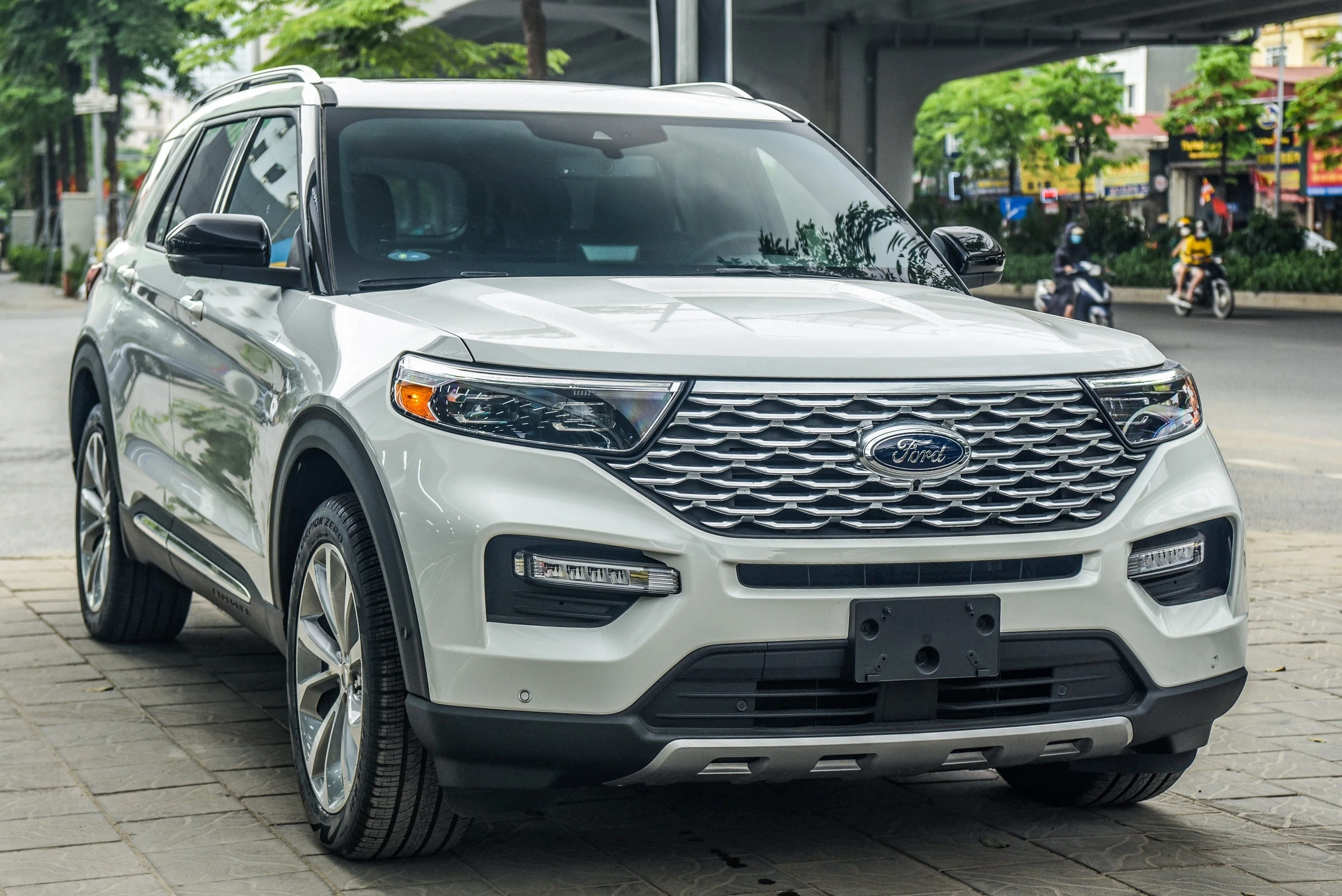 Ford Explorer 2022 giảm giá sốc lên tới 440 triệu đồng cho xe có VIN 2022