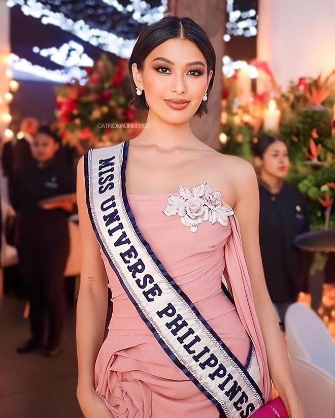 Màn trao vương miện hề hước và kỳ cục chưa từng thấy trong lịch sử Miss Universe-4