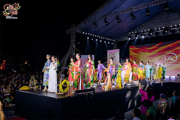 NTK Đào Khánh Vy mang “Hừng Đông” lên sàn diễn “ Thu Hà Nội - Festival Fashion Show”