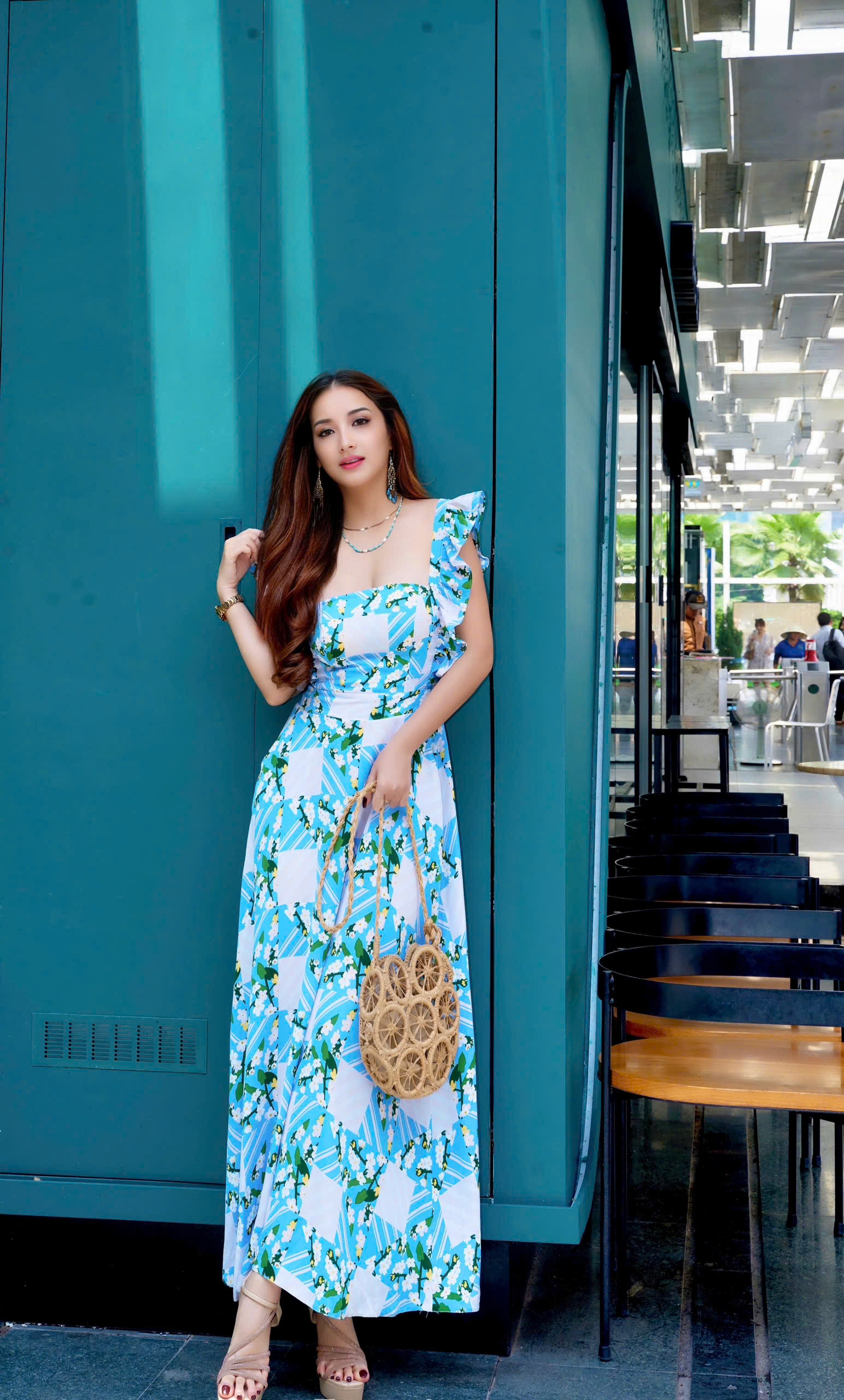 Miss Khả Ái “ Miss Shinning Beauty”  gu thời trang tinh tế thu hút ánh nhìn.