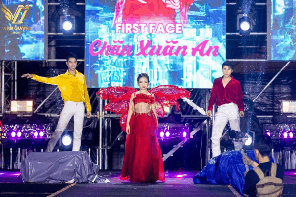 Châu Xuân An – Người mẫu nhí thần thái đảm nhận vị trí mở màn cho BST “Wings” của NTK Vinh Quang