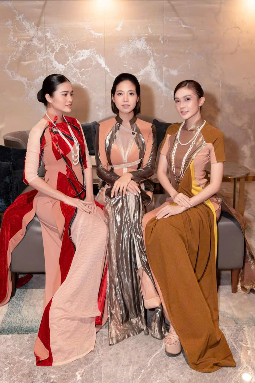 Vì sao áo dài của NTK Quỳnh Paris được lựa chọn vào các vở nhạc kịch kinh điển thể giới?