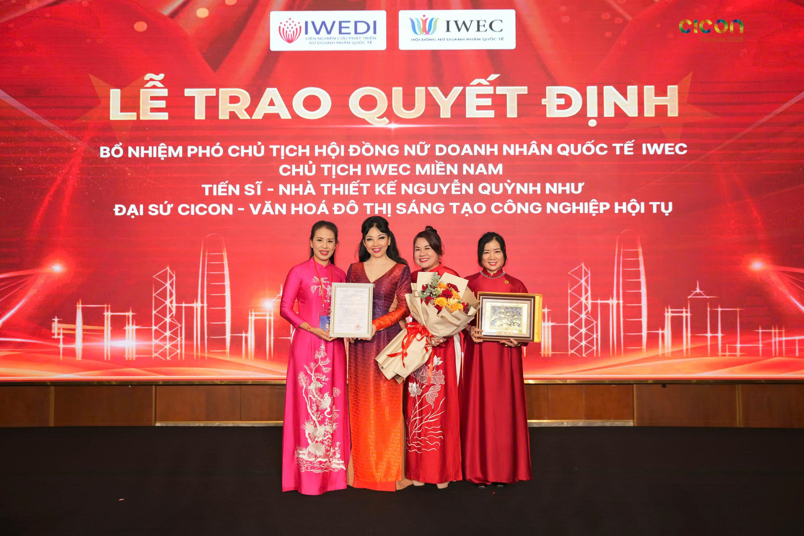Trao bổ nhiệm Phó chủ tịch hội đồng nữ doanh nhân quốc tế (IWEC) cho NTK-TS Quỳnh Paris.