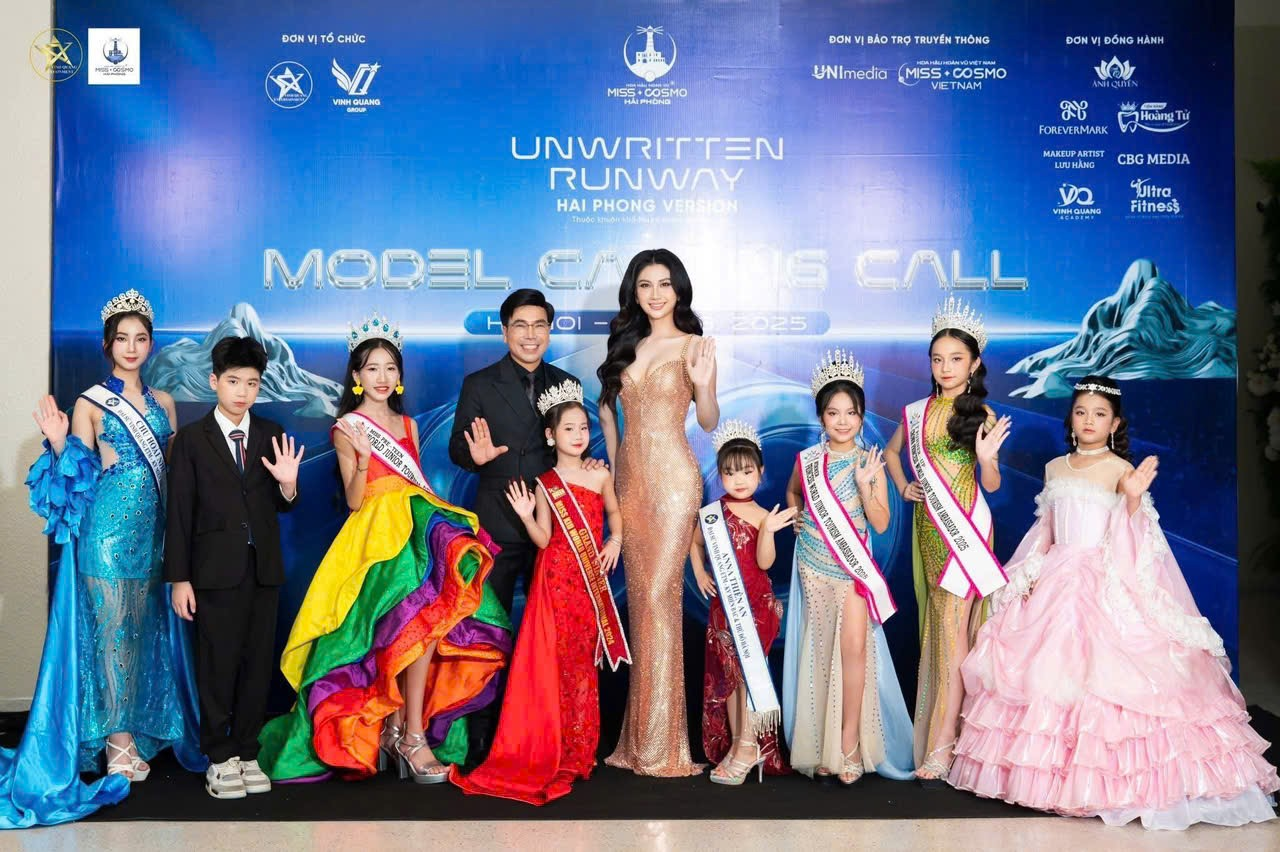 Dàn đại sứ thương hiệu Vinh Quang Entertainment miền Bắc hội tụ tại Fashion Show “Sắc Màu Dân Tộc”
