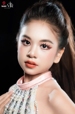 Model Kid Kim Ngân đảm nhận vị trí First Face trong bộ sưu tập của NTK Vinh Quang tại Fashion Show “Sắc Màu Dân Tộc”