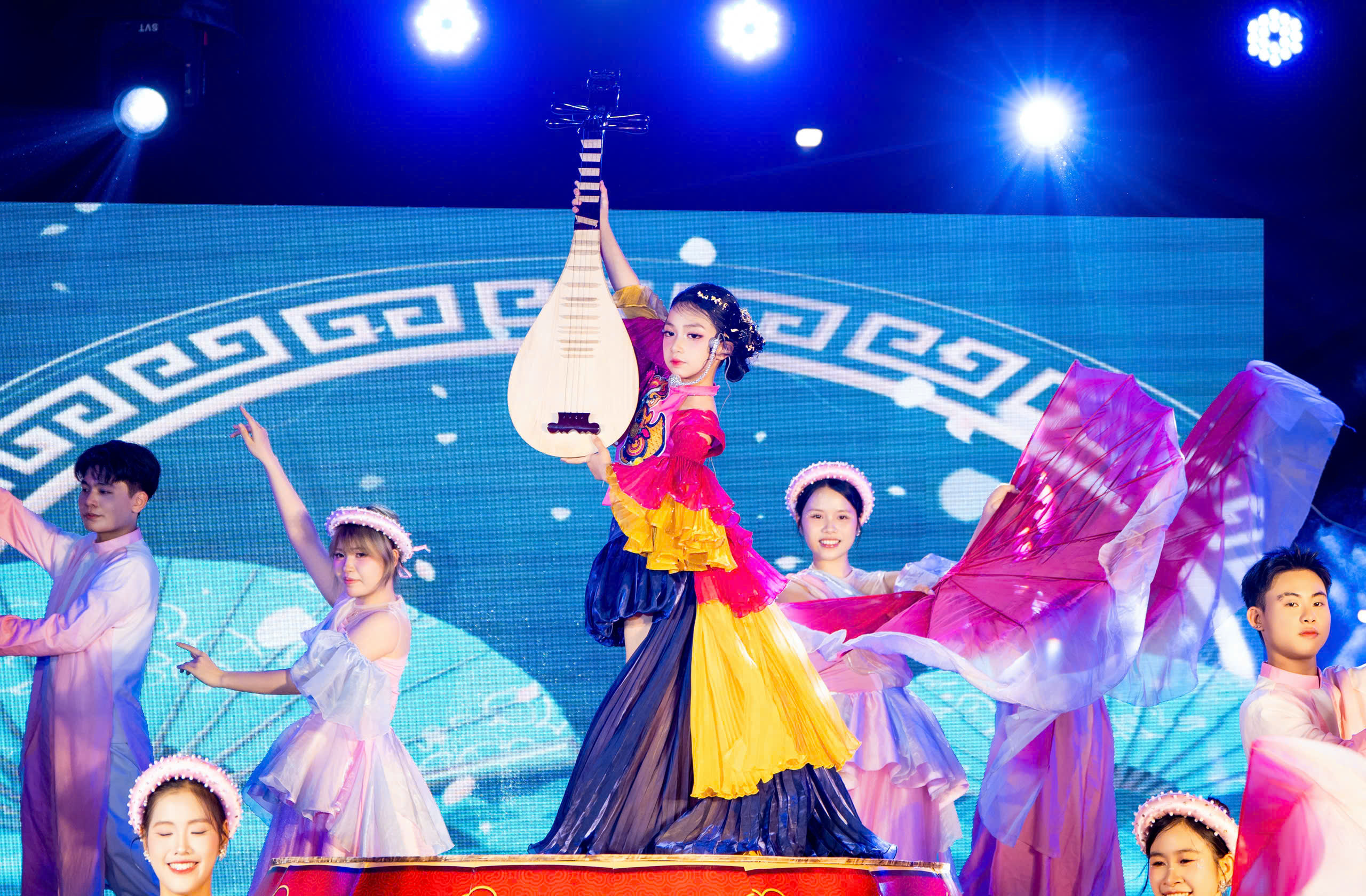 Dàn sao nhí gây mãn nhãn tại show diễn “Tinh hoa hội tụ” tại xứ Lạng