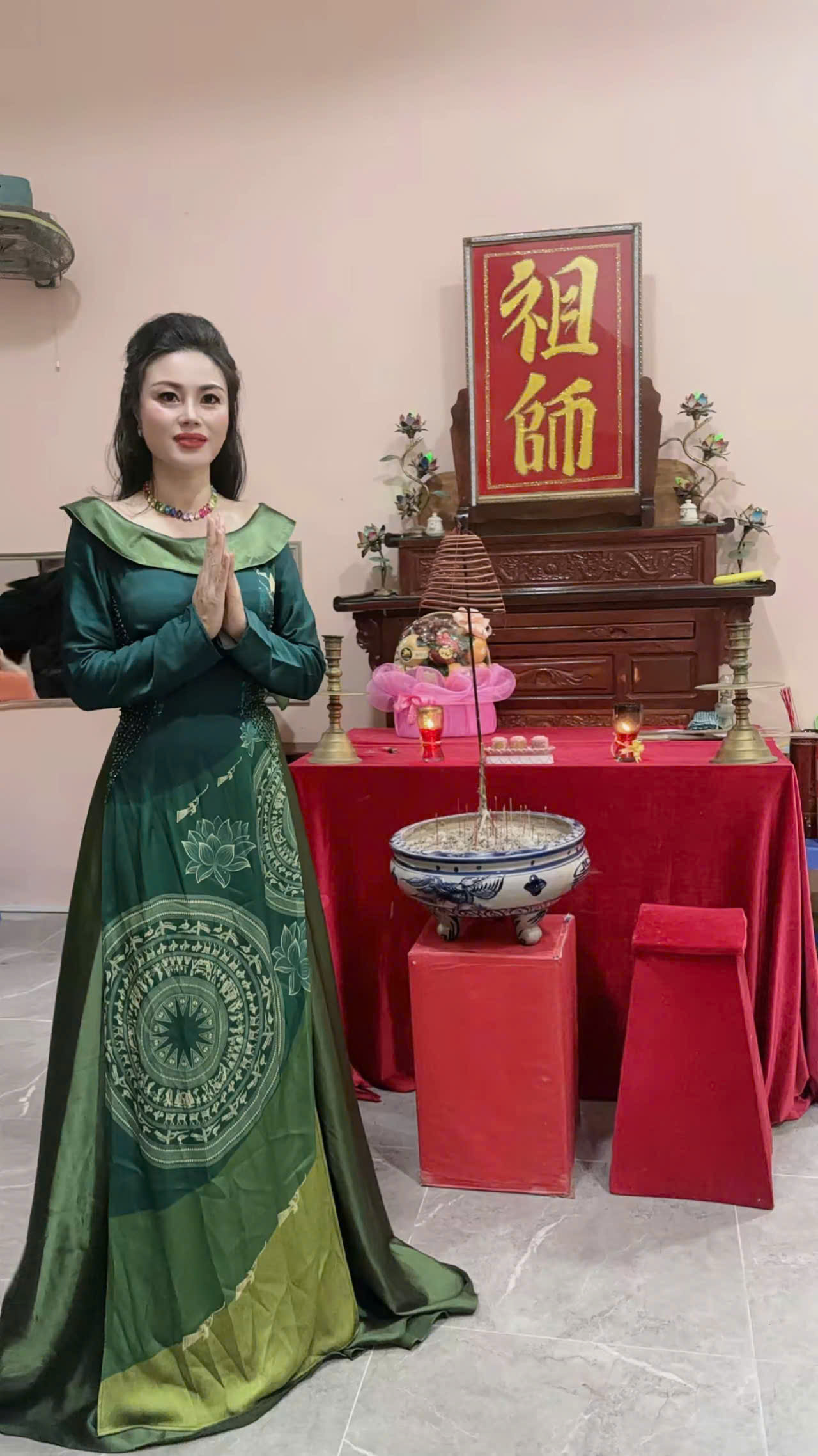 Hoa hậu  Dạ Minh Châu xây dựng gắn với sự năng động, nhiệt huyết và phụng sự cộng đồng nghệ thuật.
